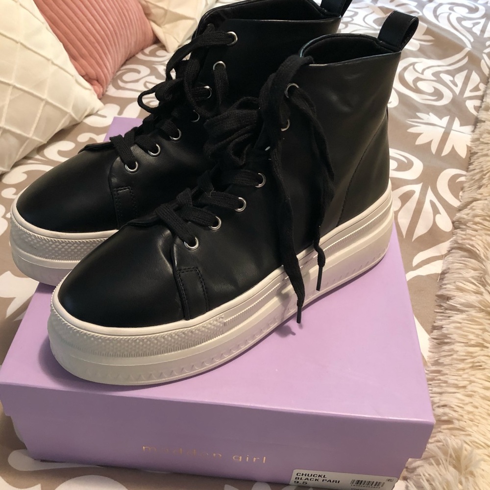 Madden Girl 9.5 Platform tennis shoes